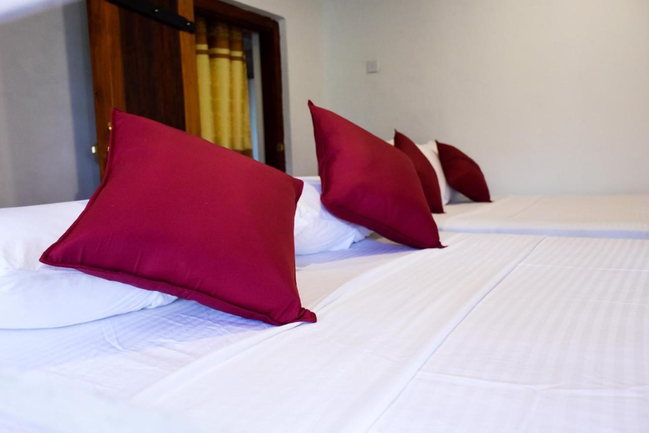 Rainforest Holiday Inn เดนิยายา ภายนอก รูปภาพ
